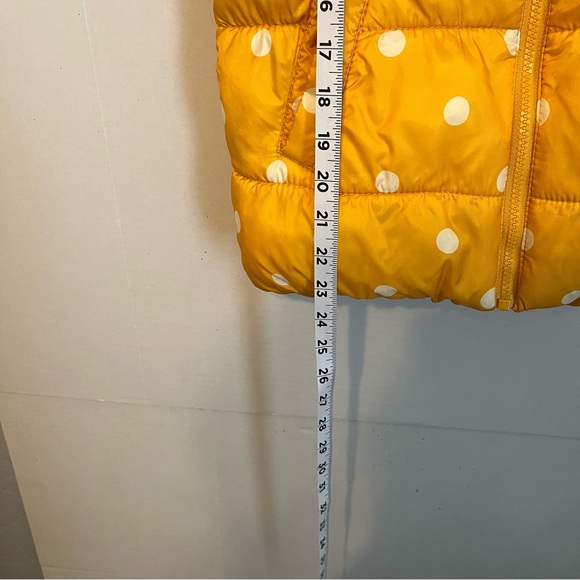 Old Navy girls yellow puffer light weight vest size 10/12. - Picture 6 of 8